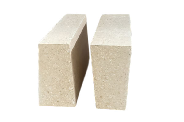 鄭州四季火耐火材料是高鋁磚廠家,擁有123米長隧道窯,生產(chǎn)一級二級三級高鋁磚,輕質(zhì)高鋁磚,粘土磚,格子磚,高鋁流鋼磚等,是實體高鋁磚生產(chǎn)廠家。